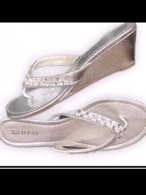Flip flops sandals wedge silver like new
